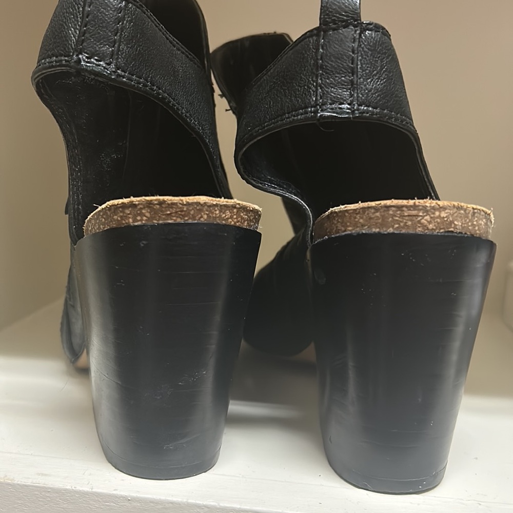 Isola Open Toe Block Heel Black Sandals - image 3